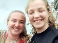 Halten die Stellung wenn wir auf Flugreisen sind. V.a. am Telefon . Das machen sie super!