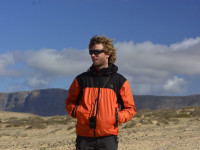 Dominik liebt alle Flugreisen. Spaß haben mit Fliegerkameraden!