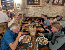 Pizza, Pasta, Salat und Vino
